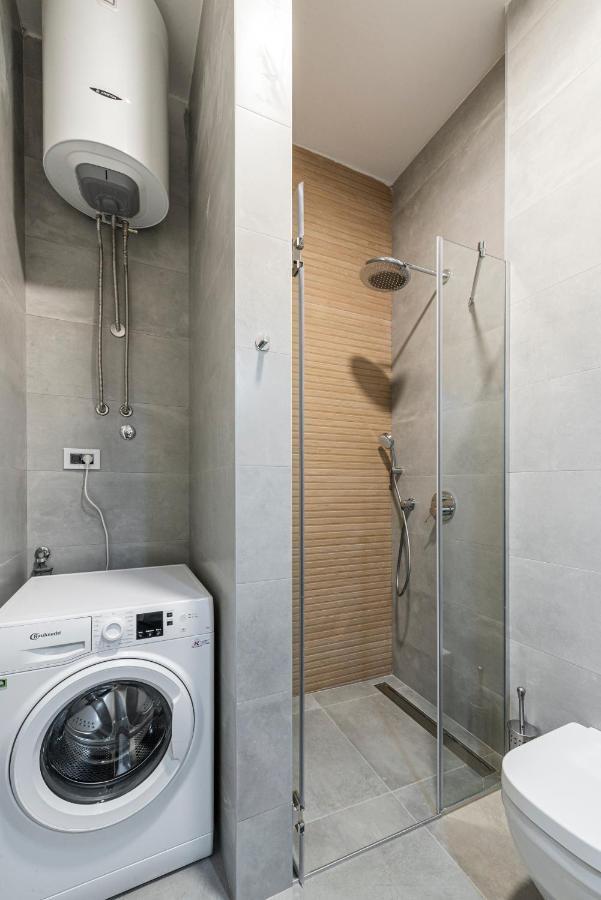 Vertigo Modern Studio-Free Private Parking-Fast Wi-Fi Novi Sad Esterno foto