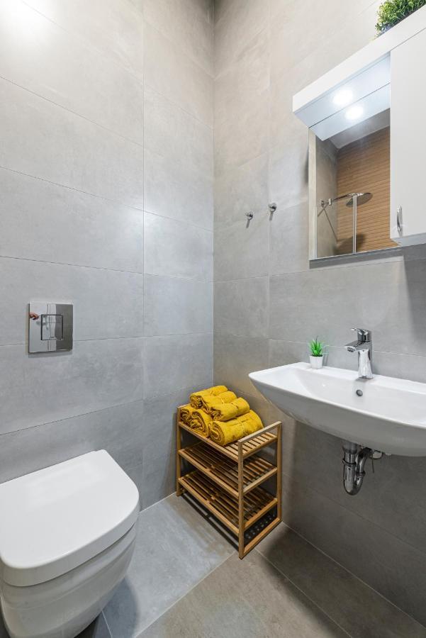 Vertigo Modern Studio-Free Private Parking-Fast Wi-Fi Novi Sad Esterno foto