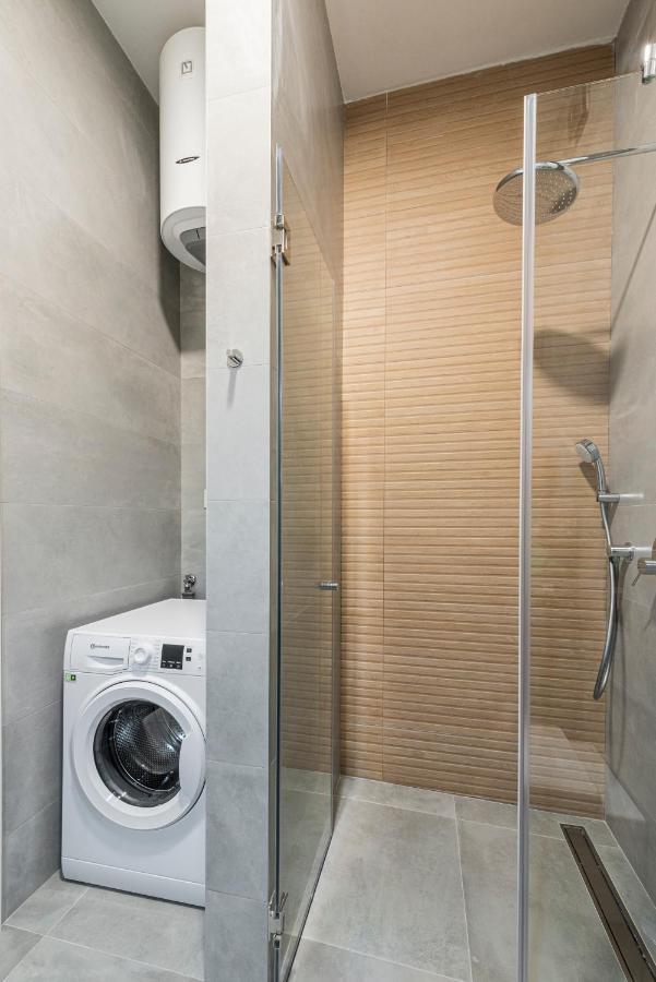 Vertigo Modern Studio-Free Private Parking-Fast Wi-Fi Novi Sad Esterno foto