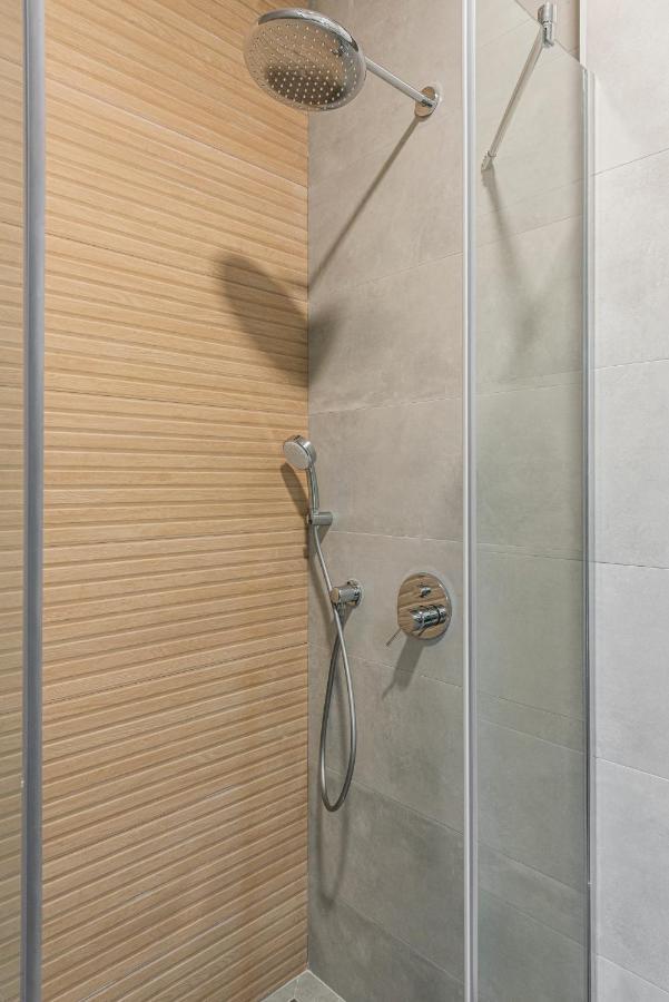 Vertigo Modern Studio-Free Private Parking-Fast Wi-Fi Novi Sad Esterno foto